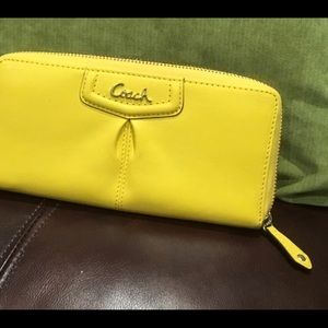 Coach Ashley zip around leather wallet - Lemon